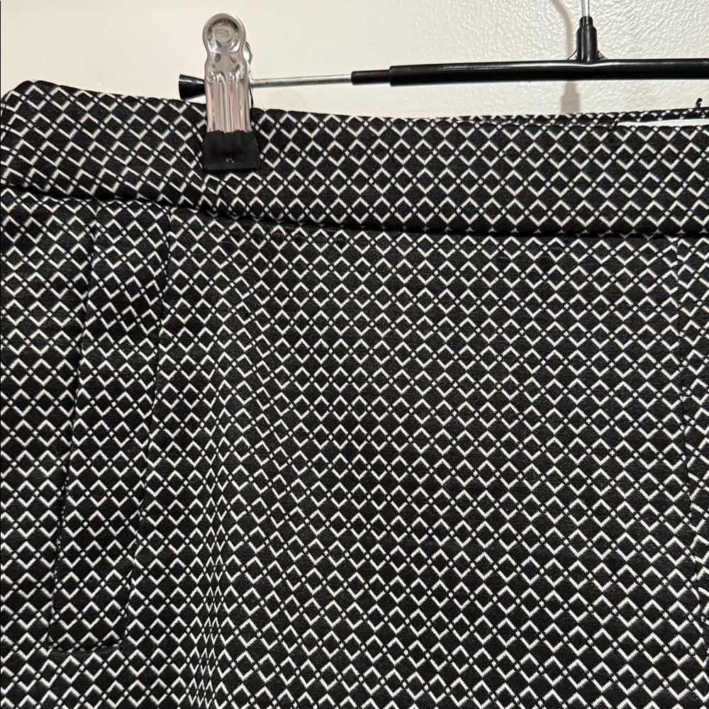 Elle Monochrome Patterned Shorts - Picture 4 of 5